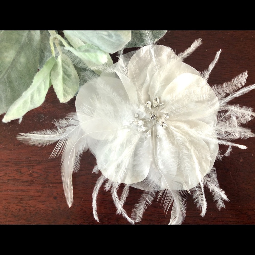 White Feather Flower Hair Pick